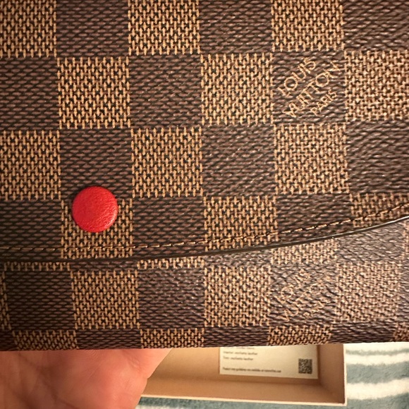 Authentic LV Wallet - Picture 7 of 10